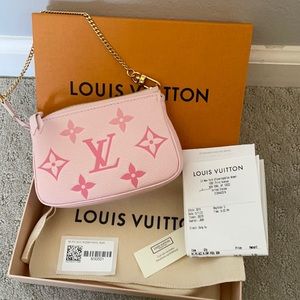 louis vuittons mini pochette by the pool